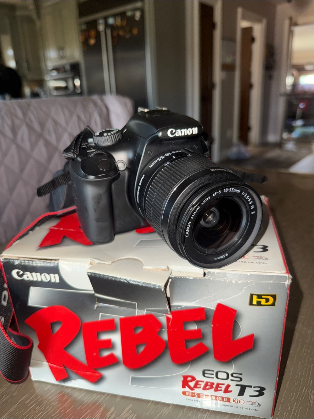 Canon DSLR Camera in Black with 18-55mm Kit Lens